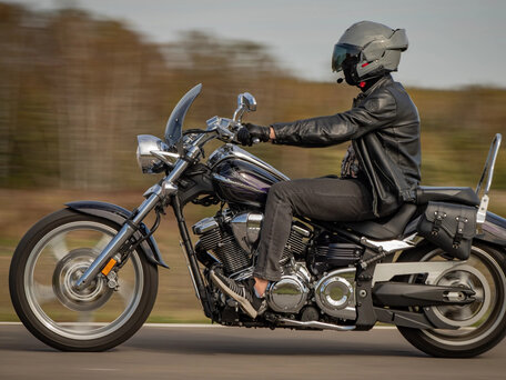 2012 Yamaha XV 1900, фиолетовый, 802026 рублей, вид 1