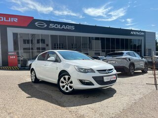 2013 Opel Astra J Рестайлинг, белый, 689000 рублей, вид 1