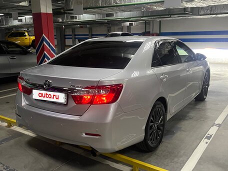 2013 Toyota Camry VII (XV50), серебристый, 1700000 рублей, вид 4