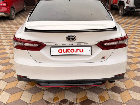 2021 Toyota Camry VIII (XV70) Рестайлинг, белый, 3000000 рублей - вид 3