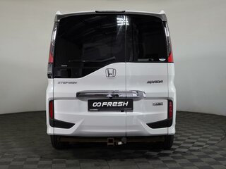 2018 Honda Stepwgn Spada V Рестайлинг, белый, 2250000 рублей, вид 4
