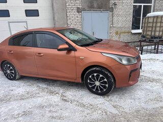 2017 Kia Rio IV, оранжевый, 600000 рублей, вид 3
