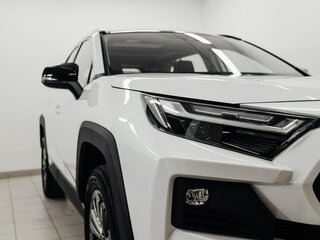 2025 Toyota RAV4 V (XA50), белый, 4490000 рублей, вид 3