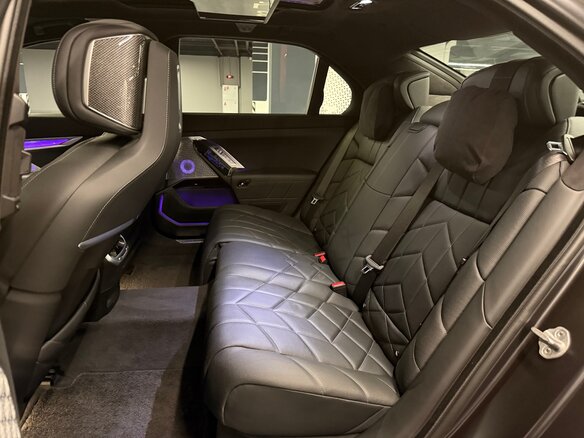 2022 BMW 7 серии 740i VII (G70), чёрный, 9570000 рублей - вид 37