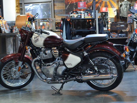 2026 Royal Enfield Classic 650, пурпурный, 712000 рублей, вид 4