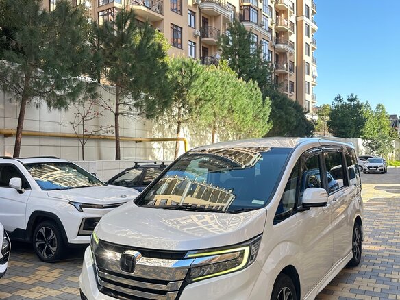 2017 Honda Stepwgn Spada V Рестайлинг, белый, 1680000 рублей - вид 6