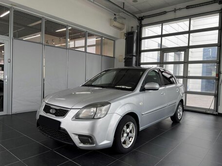 2010 Kia Rio II Рестайлинг, серебристый, 450000 рублей, вид 3