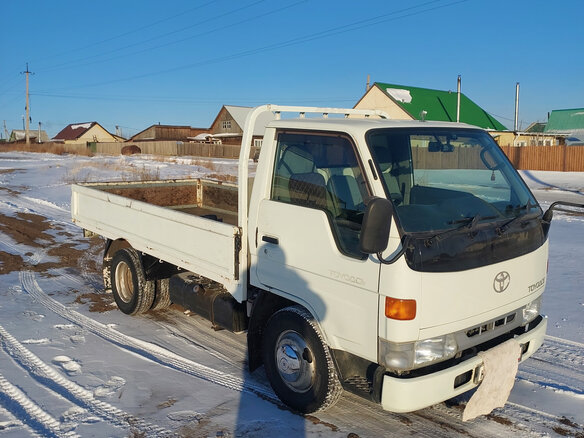 1996 Toyota Dyna, белый, 1500000 рублей - вид 1