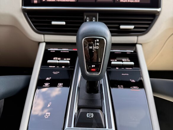 2021 Porsche Cayenne Coupé III, красный, 7987654 рублей - вид 17