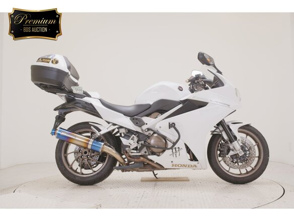 2016 Honda VFR 800, белый - вид 1