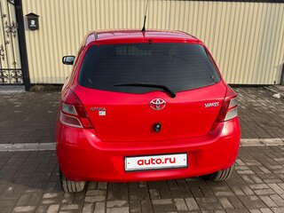 2010 Toyota Yaris III, красный, 600000 рублей, вид 3