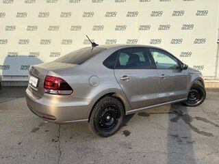 2018 Volkswagen Polo V Рестайлинг, бежевый, 940000 рублей, вид 4
