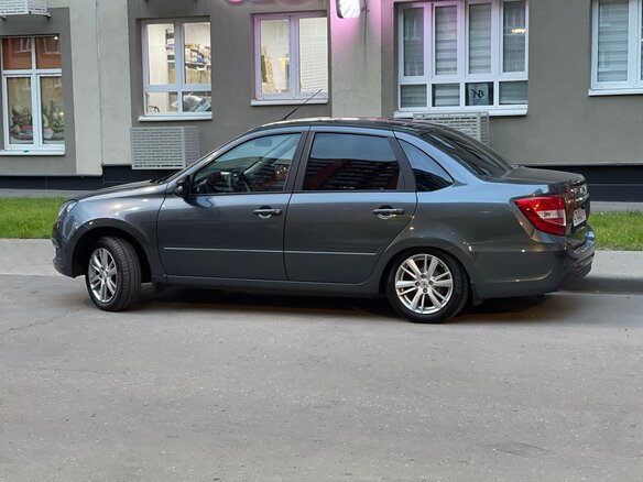2024 Lada (ВАЗ) Granta I Рестайлинг, серый, 800000 рублей - вид 1