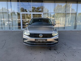 2021 Volkswagen Tiguan II Рестайлинг, коричневый, 2215000 рублей, вид 2