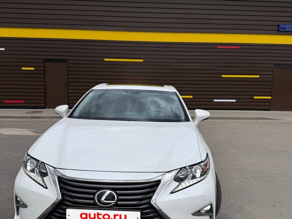 2017 Lexus ES 250 VI Рестайлинг, белый, 2699999 рублей - вид 3