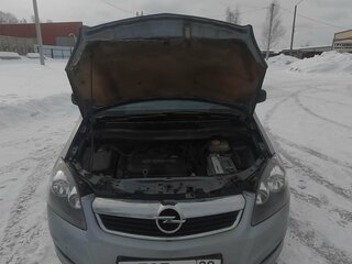 2011 Opel Zafira B Рестайлинг, серебристый, 700000 рублей, вид 3