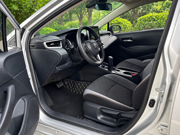 2023 Toyota Corolla XII (E210), серебристый, 1360000 рублей - вид 8