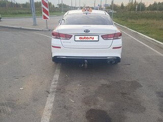 2019 Kia Optima IV Рестайлинг, белый, 1350000 рублей, вид 4