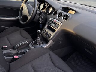 2011 Peugeot 308 I Рестайлинг, серебристый, 330000 рублей, вид 3