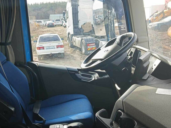 2021 Volvo FH 540, синий, 9314000 рублей - вид 9