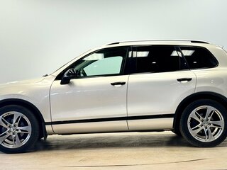 2013 Volkswagen Touareg II, серебристый, 2275000 рублей, вид 2