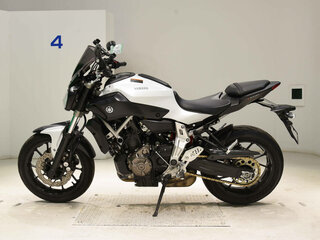 2015 Yamaha MT-07 (FZ-07), белый, 490188 рублей, вид 2