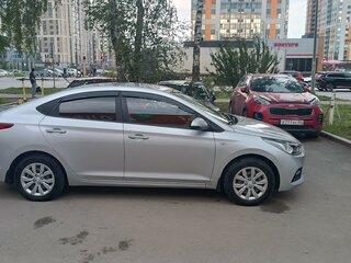 2017 Hyundai Solaris II, серый, 1320000 рублей, вид 2