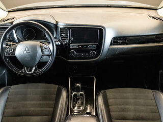 2019 Mitsubishi Outlander III Рестайлинг 3, серый, 2299000 рублей, вид 5