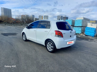 2010 Toyota Vitz II (XP90), белый, 400000 рублей, вид 3