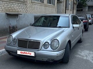 1997 Mercedes-Benz E-Класс 200 II (W210, S210), серебристый, 700000 рублей, вид 1