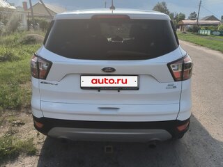 2017 Ford Escape III Рестайлинг, белый, 1900000 рублей, вид 4