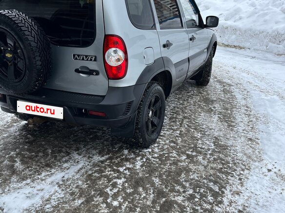 2013 Chevrolet Niva I Рестайлинг, серебристый - вид 1