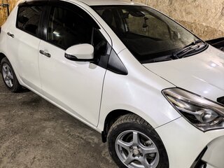 2019 Toyota Vitz III (XP130) Рестайлинг, белый, 1020000 рублей, вид 2