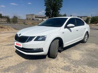 2018 Skoda Octavia III (A7) Рестайлинг, белый, 1550000 рублей, вид 1
