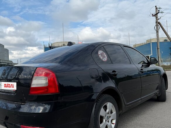 2011 Skoda Octavia II (A5) Рестайлинг, чёрный, 600000 рублей - вид 3