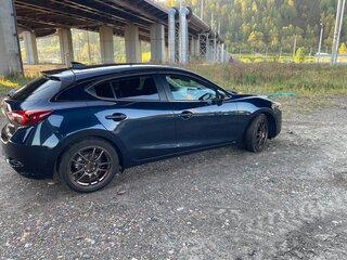 2016 Mazda Axela III Рестайлинг, синий, 1400000 рублей, вид 4
