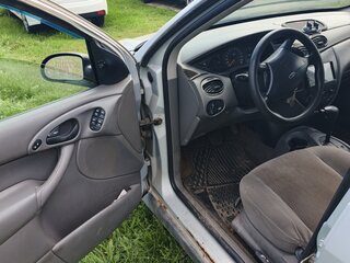 2001 Ford Focus I (North America), серебристый, 180000 рублей, вид 5