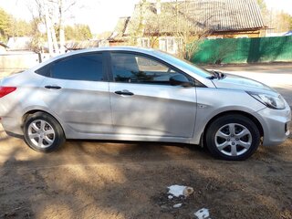 2011 Hyundai Solaris I, серебристый, 550000 рублей, вид 2