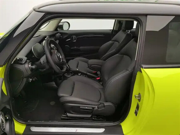 2022 Mini Hatch Cooper III (F55/F56) Рестайлинг 2, жёлтый, 2100071 рублей - вид 3