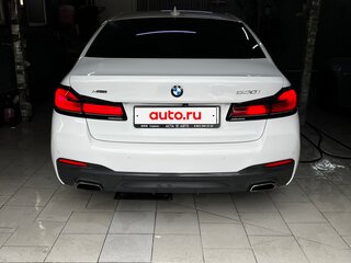 2021 BMW 5 серии 530i xDrive VII (G30/G31/G38) Рестайлинг, белый, 5599000 рублей, вид 3