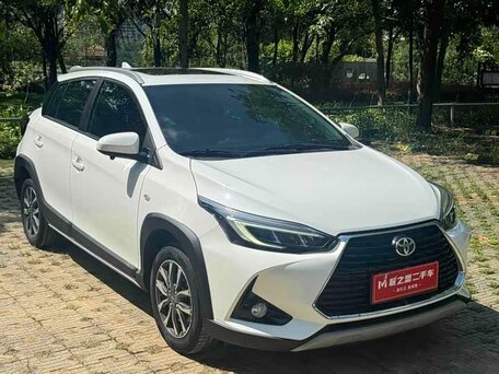 2022 Toyota Yaris IV, белый, 950000 рублей, вид 3