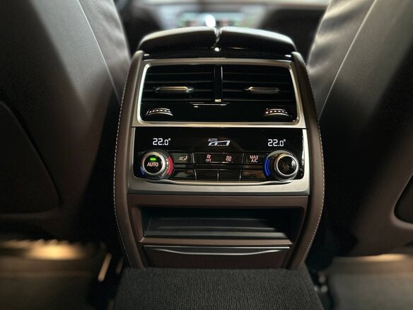 2020 BMW 7 серии 730d xDrive VI (G11/G12) Рестайлинг, чёрный, 8500000 рублей - вид 28