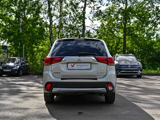 2018 Mitsubishi Outlander III Рестайлинг 2, белый, 1528000 рублей, вид 4