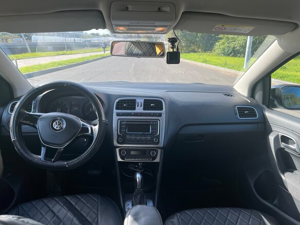 2017 Volkswagen Polo V Рестайлинг, чёрный, 990000 рублей - вид 13