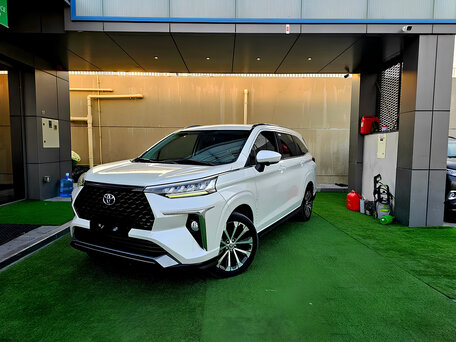 2025 Toyota Veloz, серебристый, 2500000 рублей, вид 3