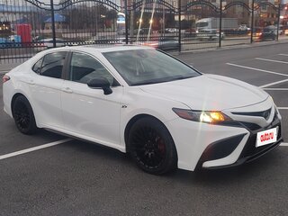 2022 Toyota Camry US Market VIII (XV70) Рестайлинг, белый, 3500000 рублей, вид 1
