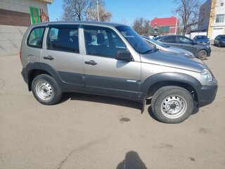 2018 Chevrolet Niva I Рестайлинг, серый, 650000 рублей, вид 3