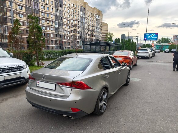 2020 Lexus IS 300 III Рестайлинг, золотистый, 2650000 рублей - вид 2