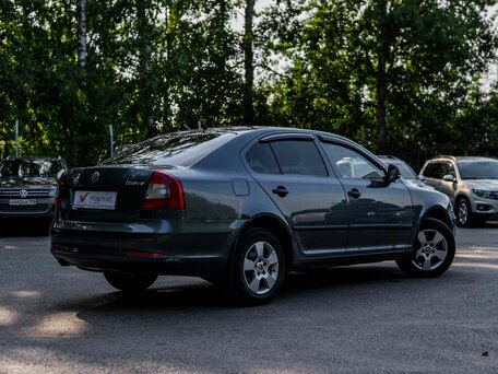 2011 Skoda Octavia II (A5) Рестайлинг, серый, 578000 рублей, вид 2