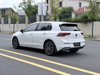 2021 Volkswagen Golf VIII, белый, 1525700 рублей, вид 2
